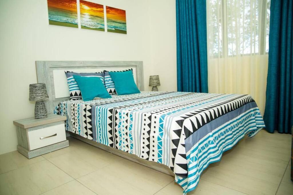 Entire Luxury 3 Bedroom Condo For Rent - Flic-En-Flac - Close To Beach Bagian luar foto